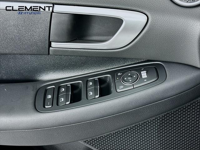 Hyundai Sonata Vehicle Full-screen Gallery Image 21