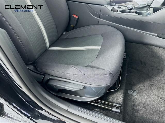 Hyundai Sonata Vehicle Full-screen Gallery Image 27