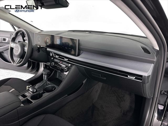 Hyundai Sonata Vehicle Full-screen Gallery Image 28