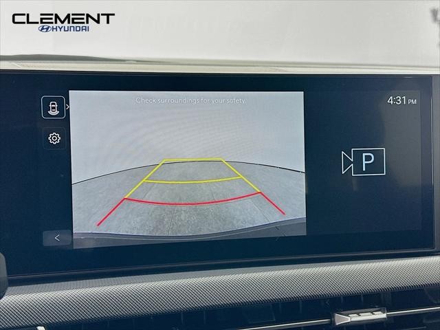 Hyundai Sonata Vehicle Full-screen Gallery Image 18