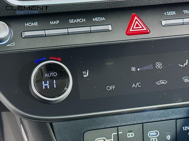 Hyundai Sonata Vehicle Full-screen Gallery Image 20