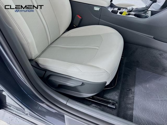 Hyundai Sonata Vehicle Full-screen Gallery Image 27