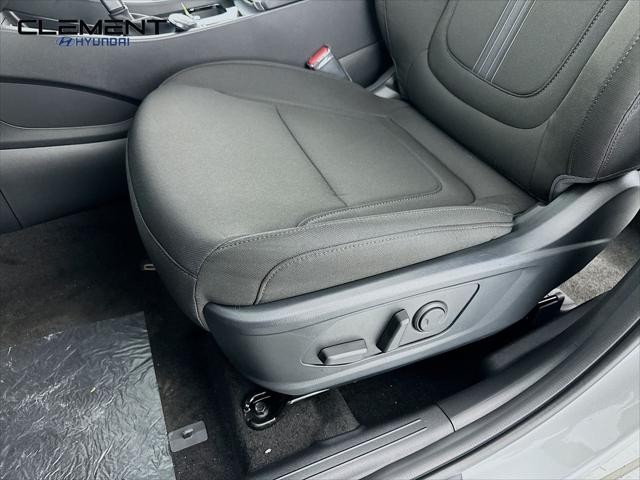 Hyundai Tucson Vehicle Full-screen Gallery Image 24