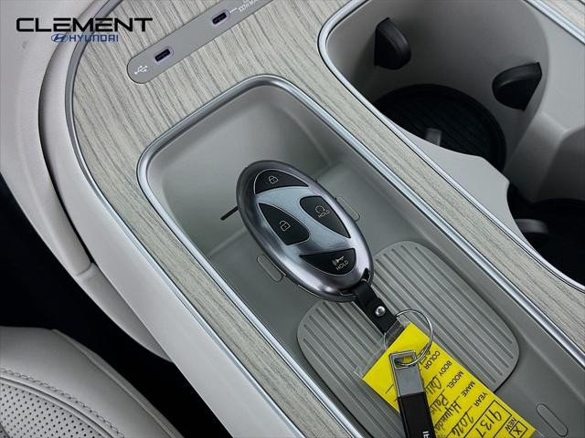 Hyundai Palisade Hybrid Vehicle Full-screen Gallery Image 21