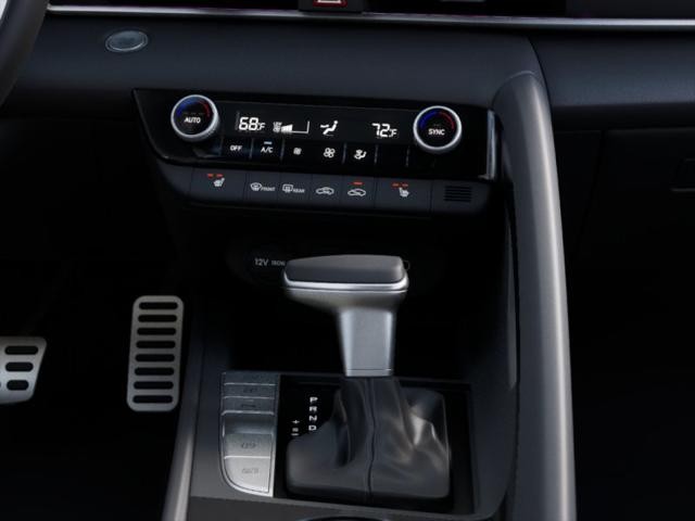 Hyundai Elantra Vehicle Image 16