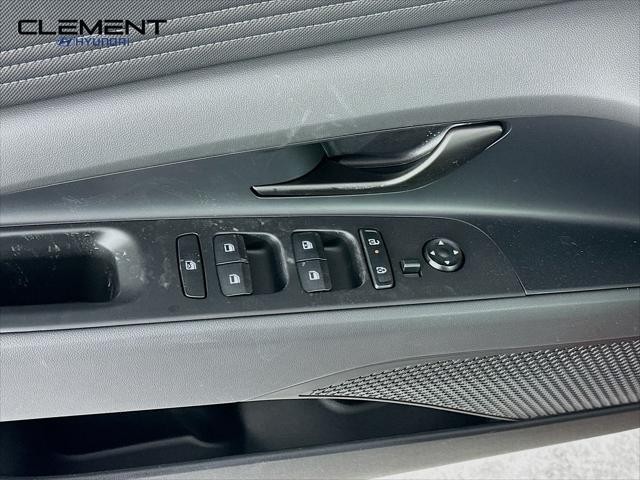 Hyundai Elantra Vehicle Image 23