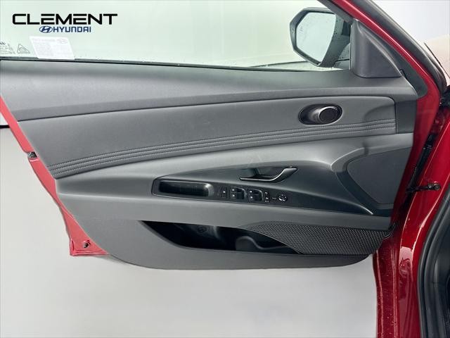 Hyundai Elantra Vehicle Image 24