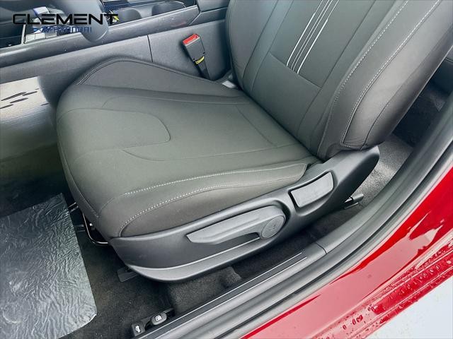 Hyundai Elantra Vehicle Image 25