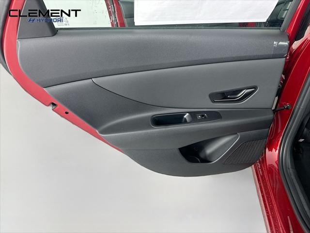 Hyundai Elantra Vehicle Image 27