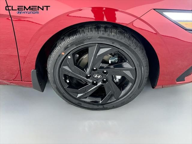 Hyundai Elantra Vehicle Image 32