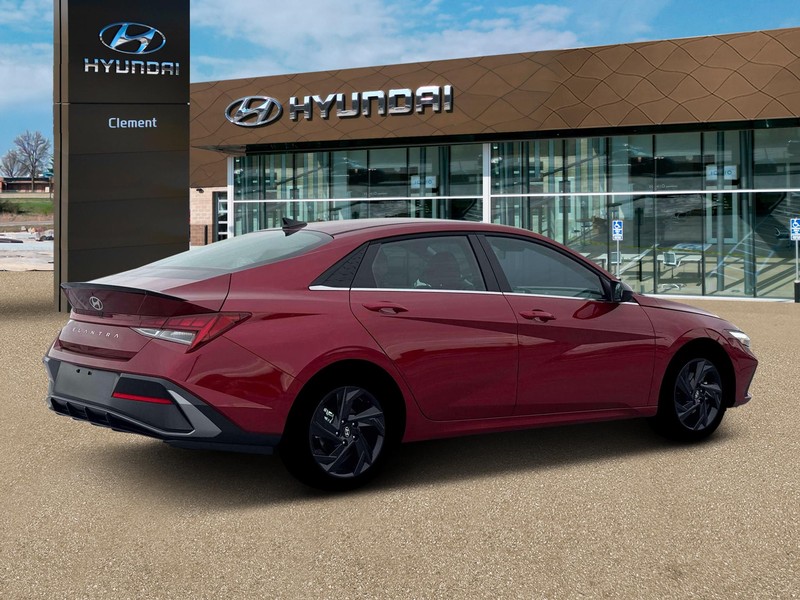Hyundai Elantra Vehicle Full-screen Gallery Image 8
