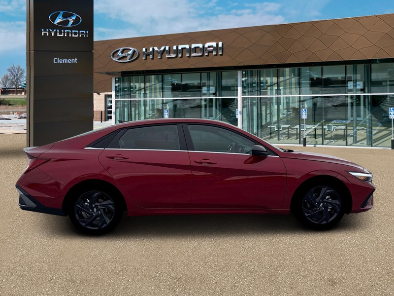 Hyundai Elantra Vehicle Full-screen Gallery Image 9