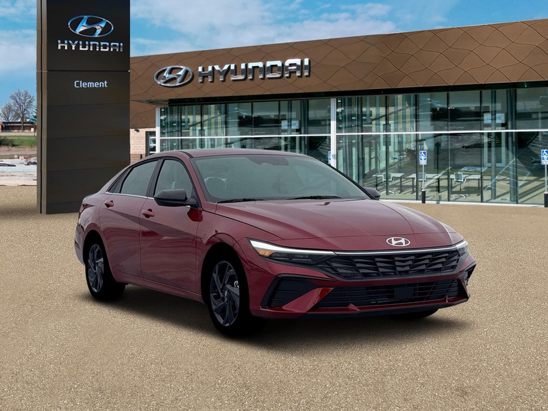 Hyundai Elantra Vehicle Full-screen Gallery Image 11