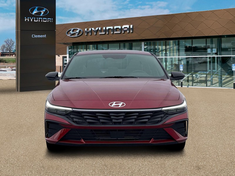Hyundai Elantra Vehicle Full-screen Gallery Image 12