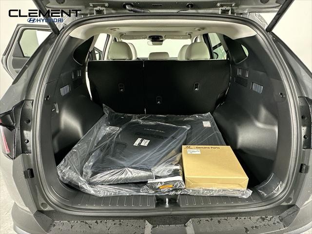 Hyundai Tucson Vehicle Full-screen Gallery Image 9