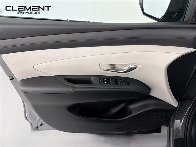 Hyundai Tucson Vehicle Full-screen Gallery Image 24