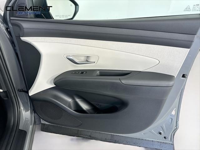 Hyundai Tucson Vehicle Full-screen Gallery Image 31