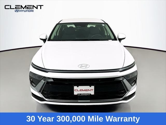 Hyundai Sonata Vehicle Full-screen Gallery Image 2