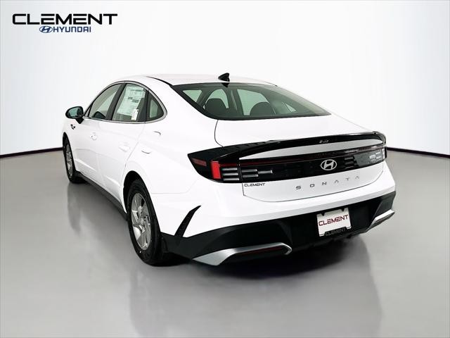 Hyundai Sonata Vehicle Full-screen Gallery Image 8