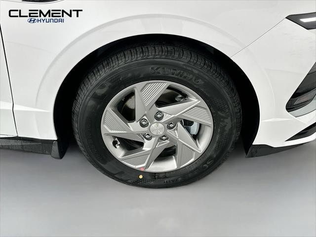 Hyundai Sonata Vehicle Full-screen Gallery Image 30