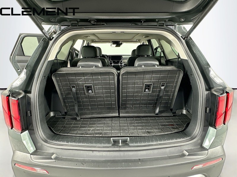 Kia Sorento Vehicle Full-screen Gallery Image 9