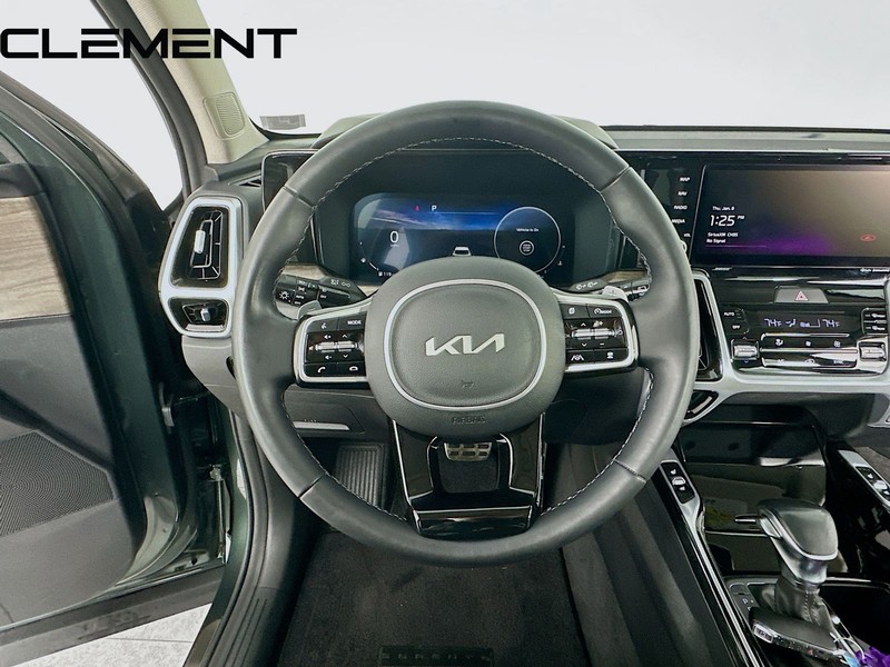 Kia Sorento Vehicle Full-screen Gallery Image 13