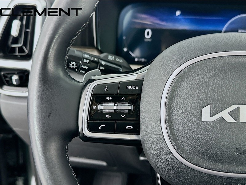 Kia Sorento Vehicle Full-screen Gallery Image 14