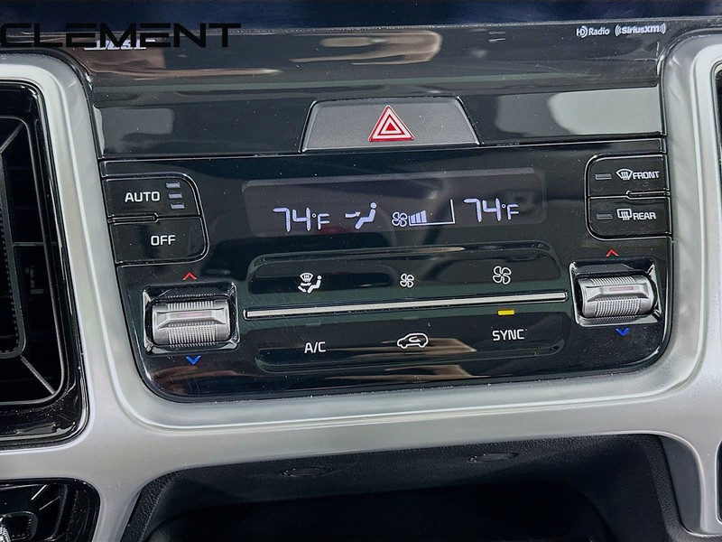 Kia Sorento Vehicle Full-screen Gallery Image 21