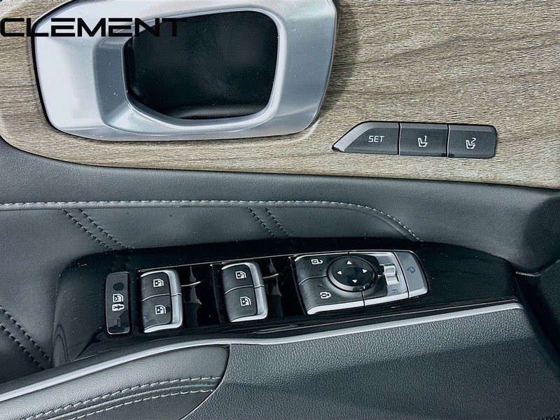 Kia Sorento Vehicle Full-screen Gallery Image 27