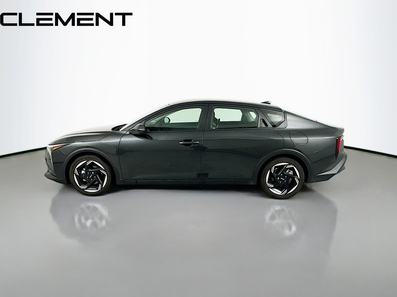 Kia K4 Vehicle Full-screen Gallery Image 4