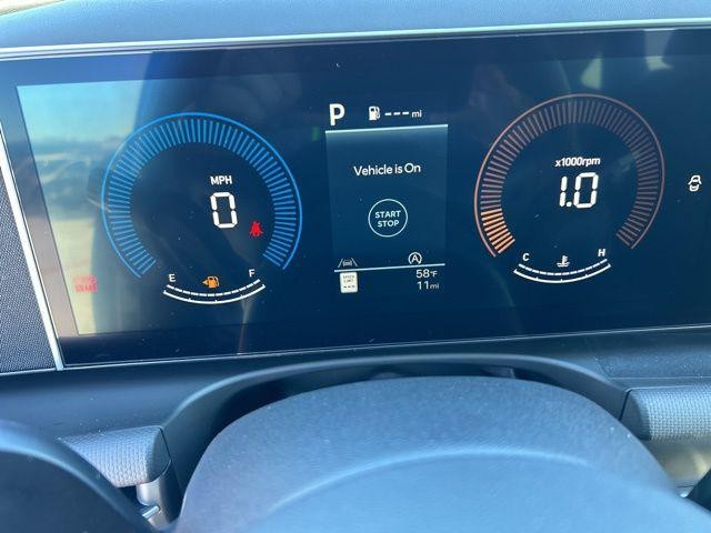 Hyundai Tucson Vehicle Full-screen Gallery Image 12