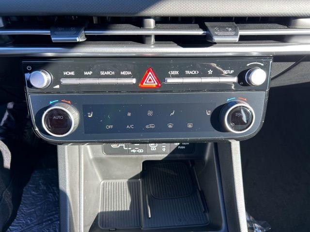 Hyundai Tucson Vehicle Full-screen Gallery Image 17