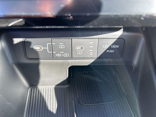 Hyundai Tucson Vehicle Full-screen Gallery Image 18