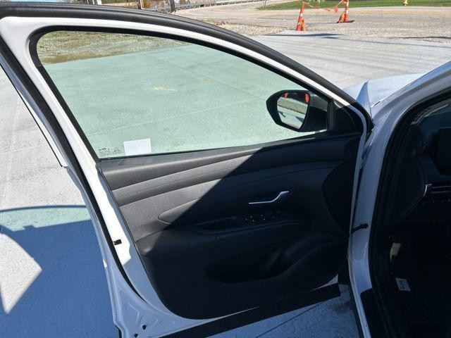 Hyundai Tucson Vehicle Full-screen Gallery Image 21