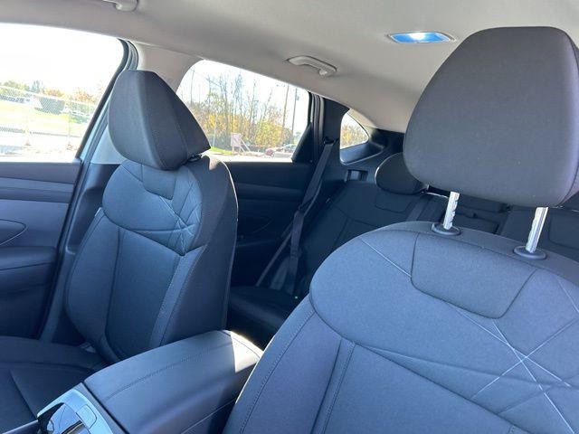 Hyundai Tucson Vehicle Full-screen Gallery Image 24