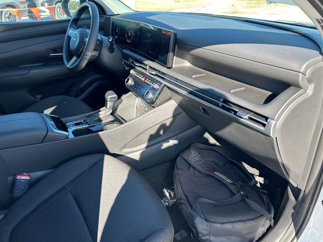 Hyundai Tucson Vehicle Full-screen Gallery Image 26