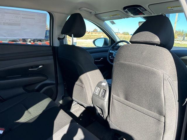 Hyundai Tucson Vehicle Full-screen Gallery Image 29