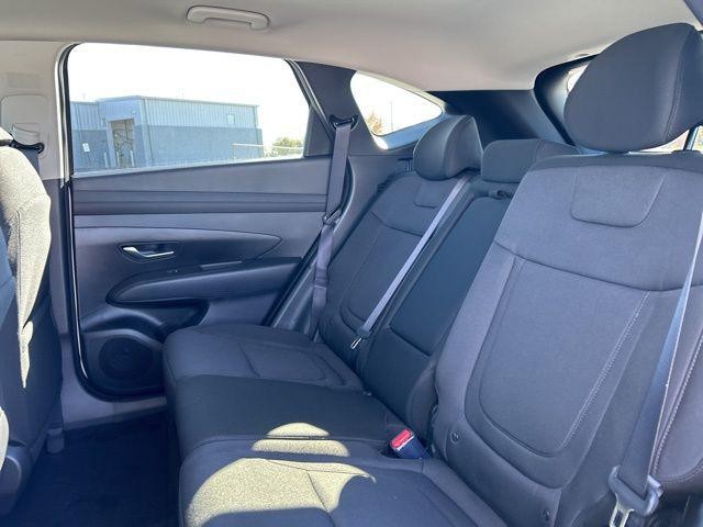 Hyundai Tucson Vehicle Full-screen Gallery Image 30