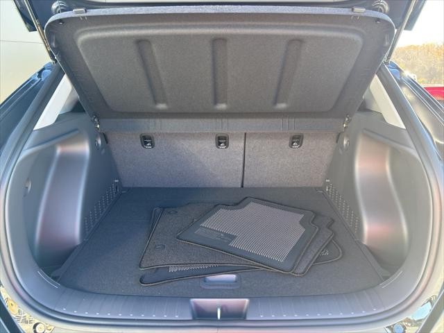 Hyundai Kona Vehicle Full-screen Gallery Image 11