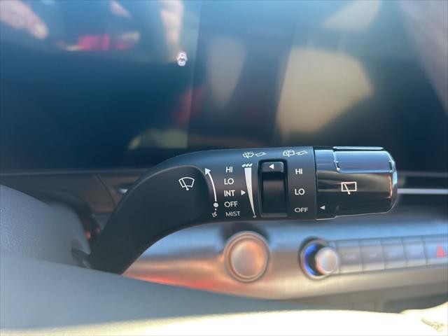 Hyundai Kona Vehicle Full-screen Gallery Image 17