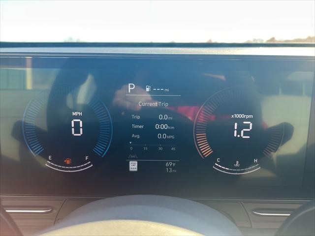 Hyundai Kona Vehicle Full-screen Gallery Image 18