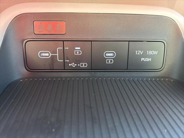 Hyundai Kona Vehicle Full-screen Gallery Image 23