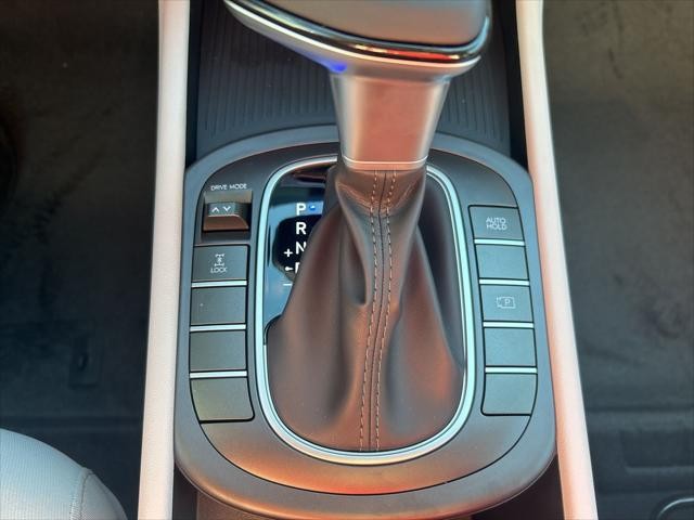 Hyundai Kona Vehicle Full-screen Gallery Image 24