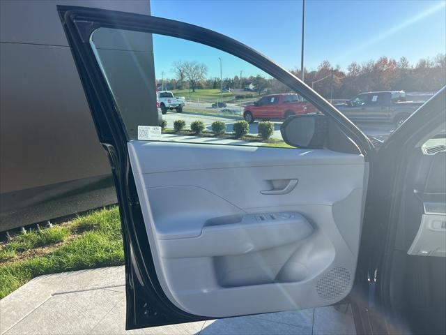 Hyundai Kona Vehicle Full-screen Gallery Image 26