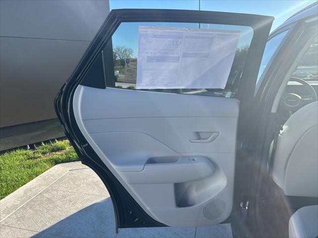 Hyundai Kona Vehicle Full-screen Gallery Image 31