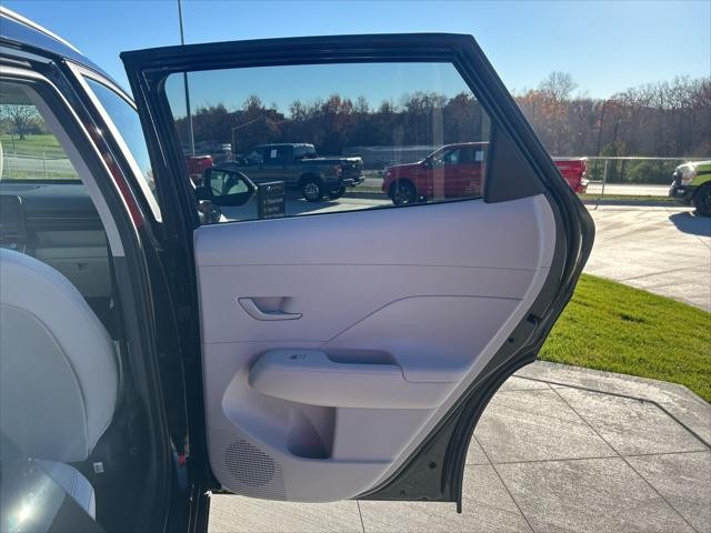 Hyundai Kona Vehicle Full-screen Gallery Image 34