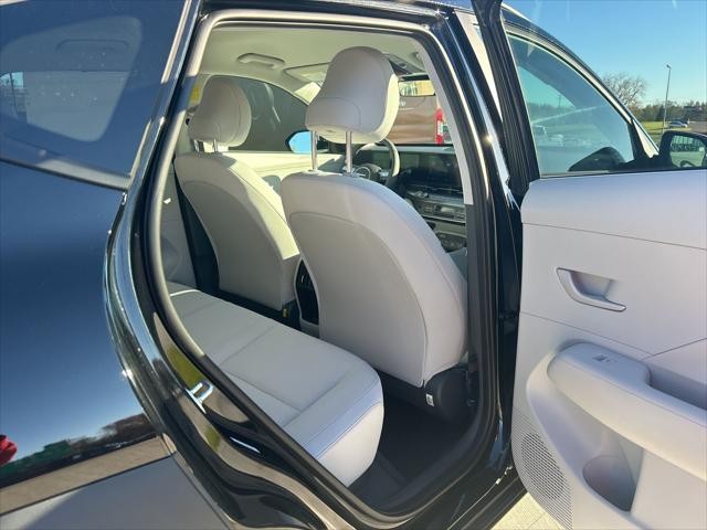 Hyundai Kona Vehicle Full-screen Gallery Image 35