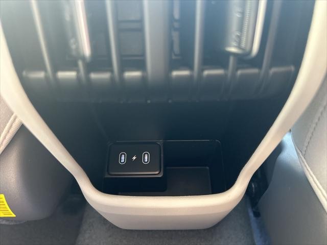 Hyundai Kona Vehicle Full-screen Gallery Image 37