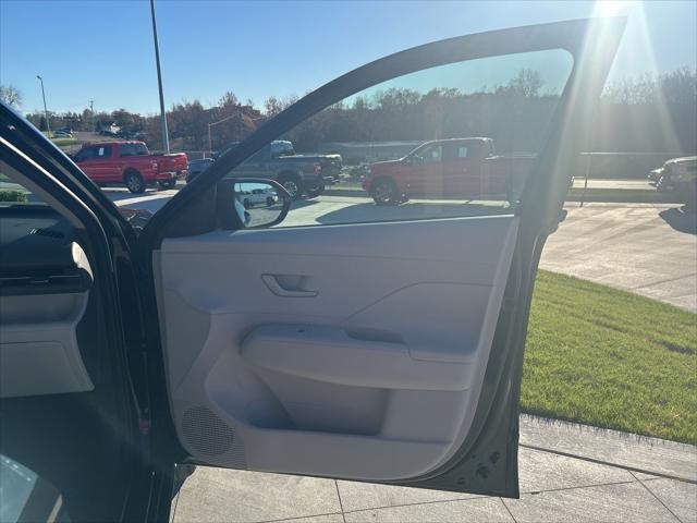 Hyundai Kona Vehicle Full-screen Gallery Image 38