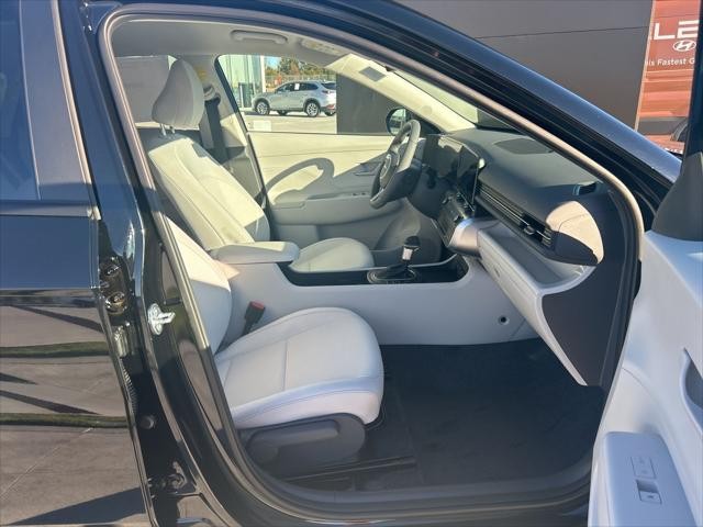 Hyundai Kona Vehicle Full-screen Gallery Image 40